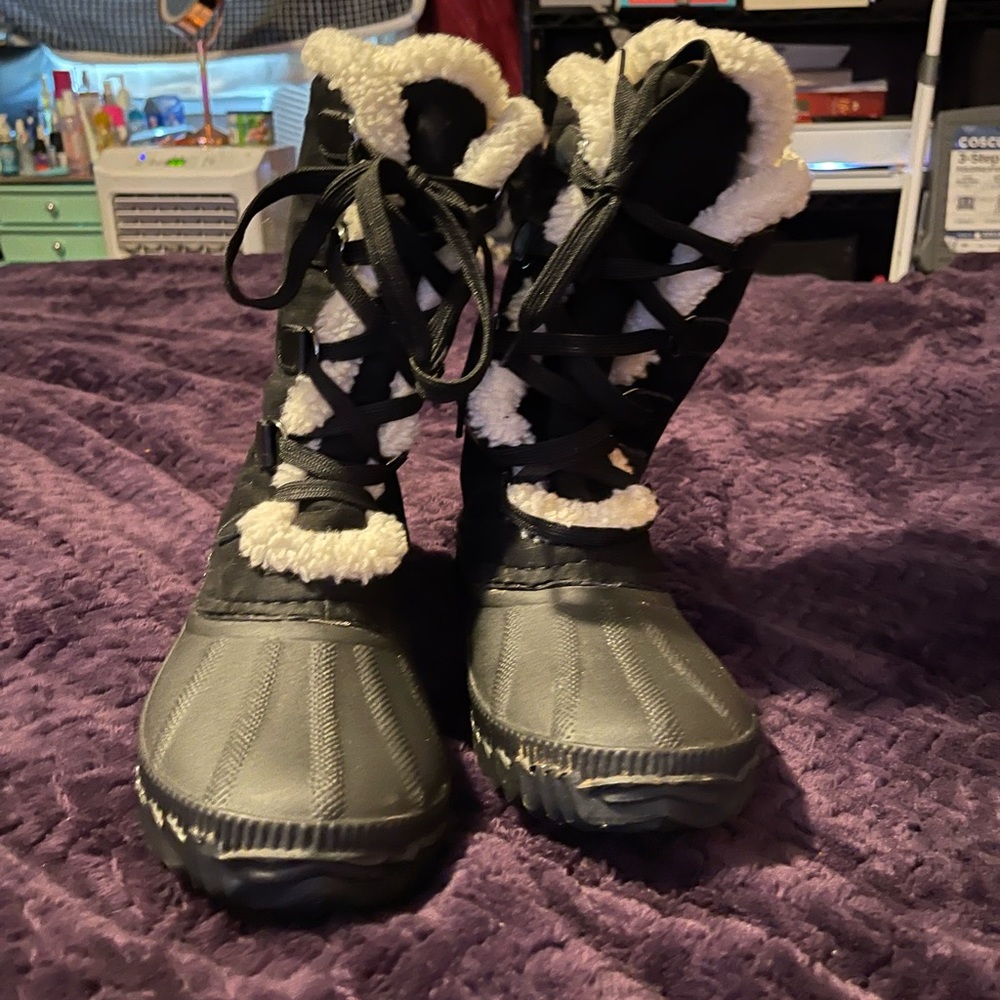Women’s Winter Snow Boots Fleece Lined Size 8
